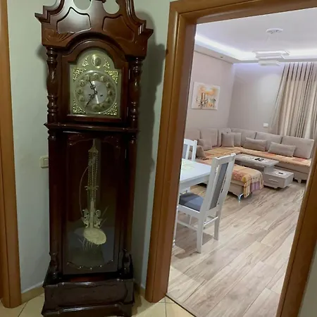 Square Apartment *