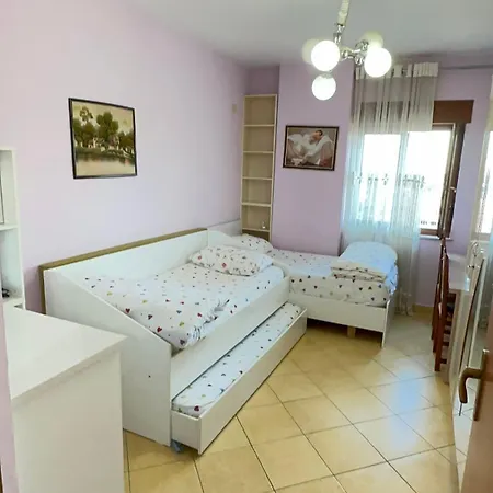 Square * تيرانا